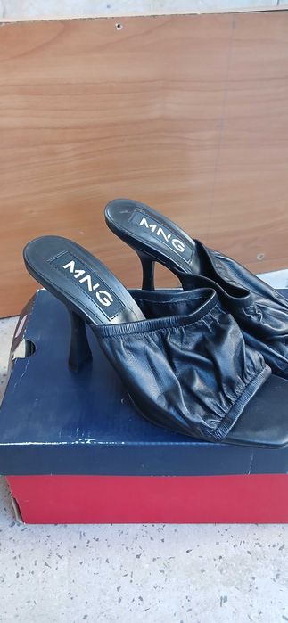 Чехли на висок ток Mango