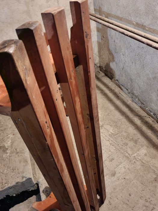 Дървени    пейки