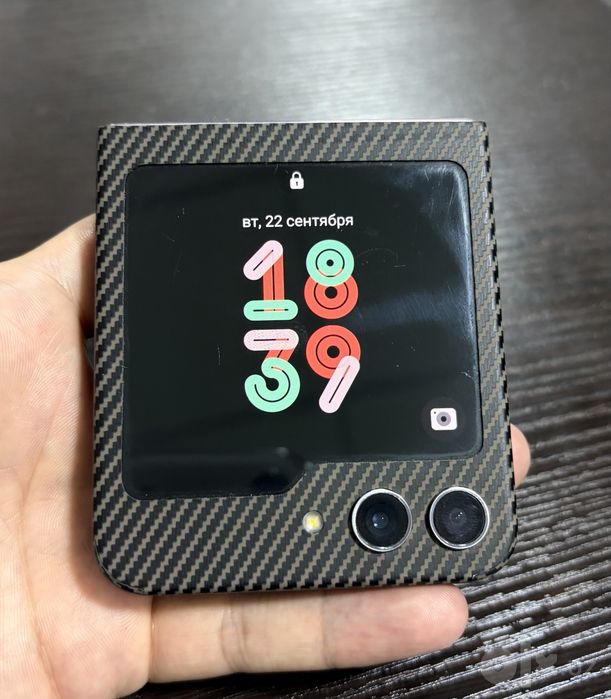Samsung Galaxy Z Flip 5 (8/256 ГБ)