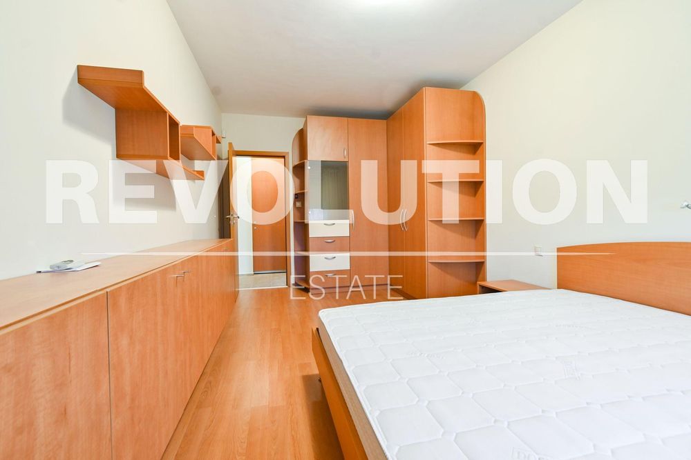 Тристаен апартамент в ж.к. Гоце Делчев.