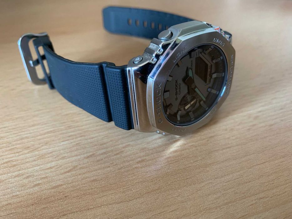 Часовници Lotus Chrono и Casio G-Shock