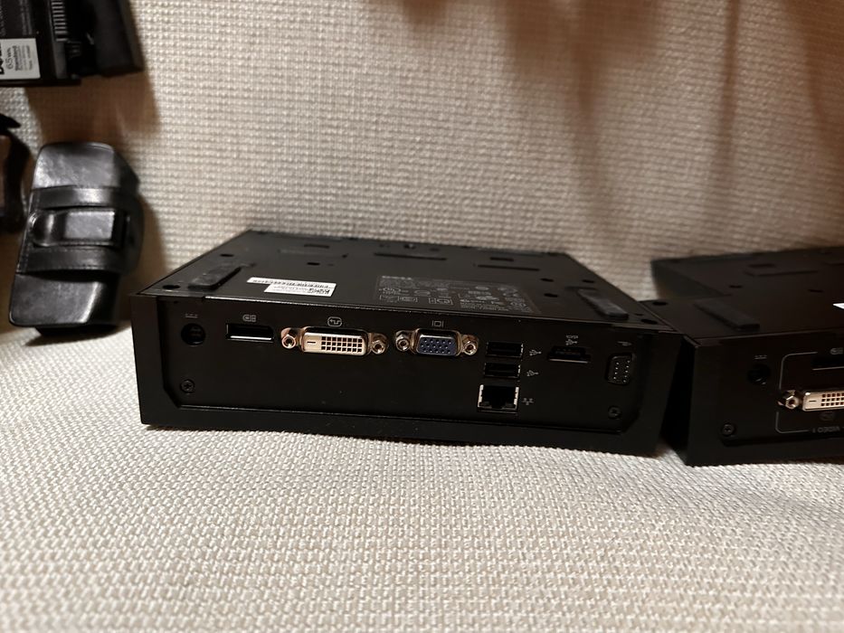 2бр. доккнг станцияи DELL PR03X с две зарядни 90W