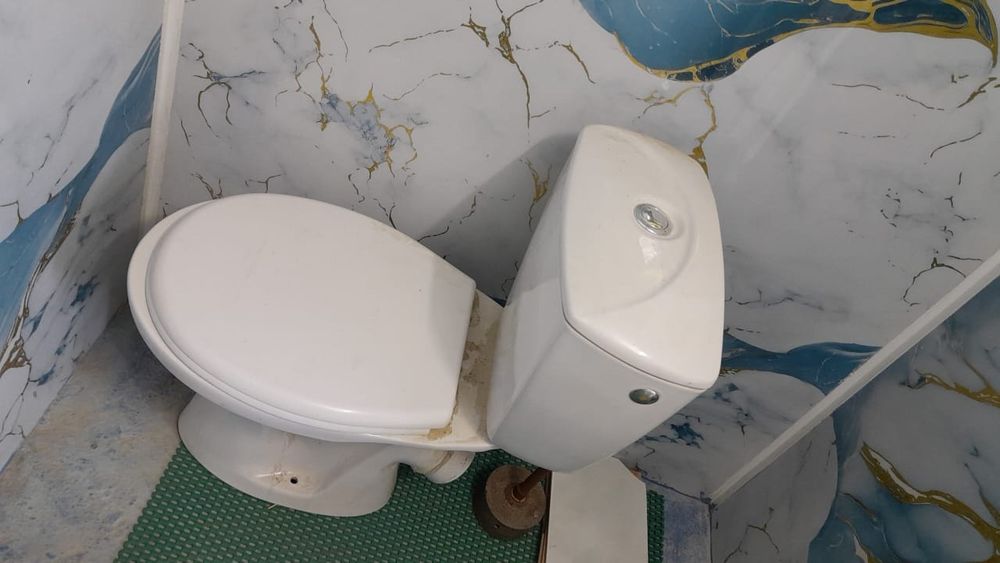 Унитаз б/у сатылады,