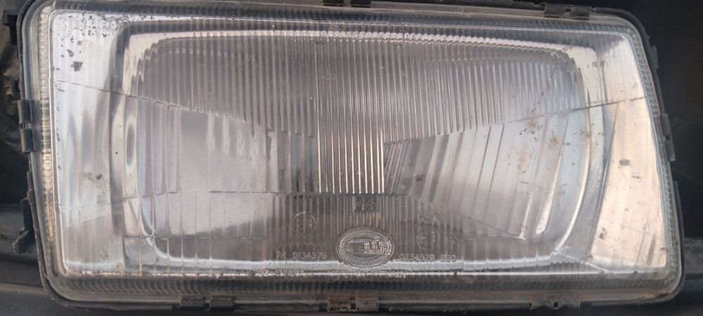 Правая фара audi 80 Hella, оригинал