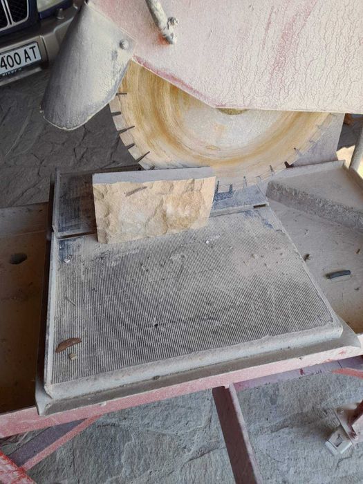 Машина за рязане на камък