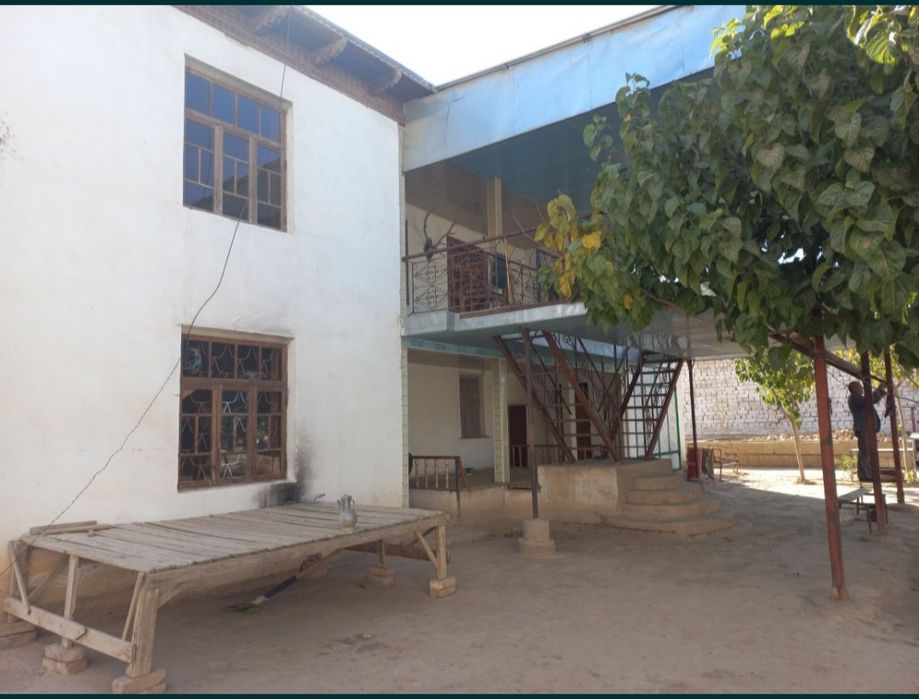 Termiz shahrida barcha sharoitlarga ega ikki qavatli uy-joy sotiladi