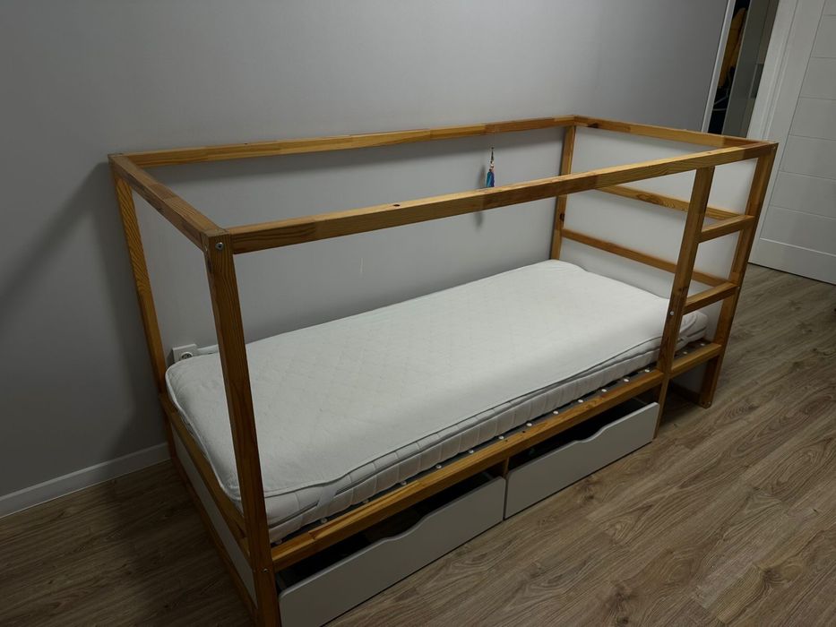 Кровать и шкаф Ikea