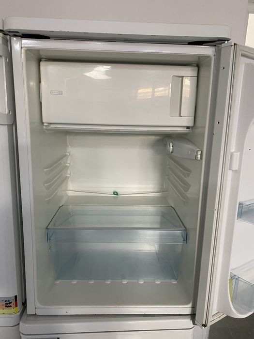 Малък хладилник с камера Electrolux