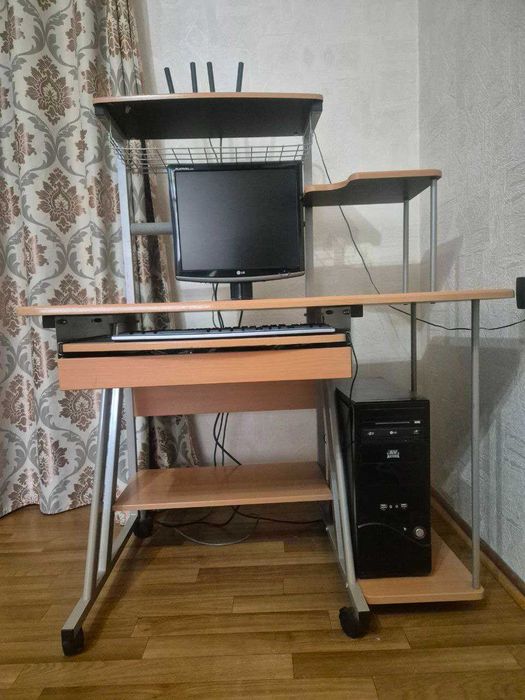 Стол компьютерный