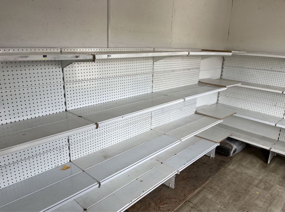 Продается, Стеллажи