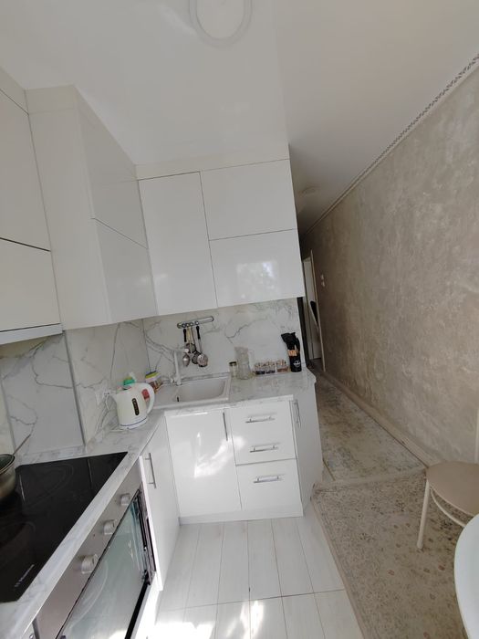 Продам квартиру трех комнатную