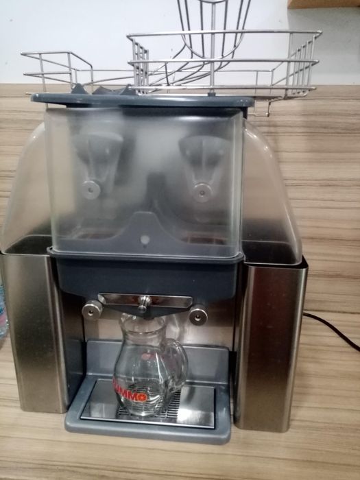 Продавам фреш машина Zummo Z06!