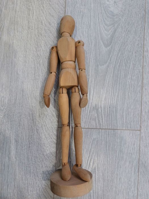 Продаётся деревянная фигурка Икеа