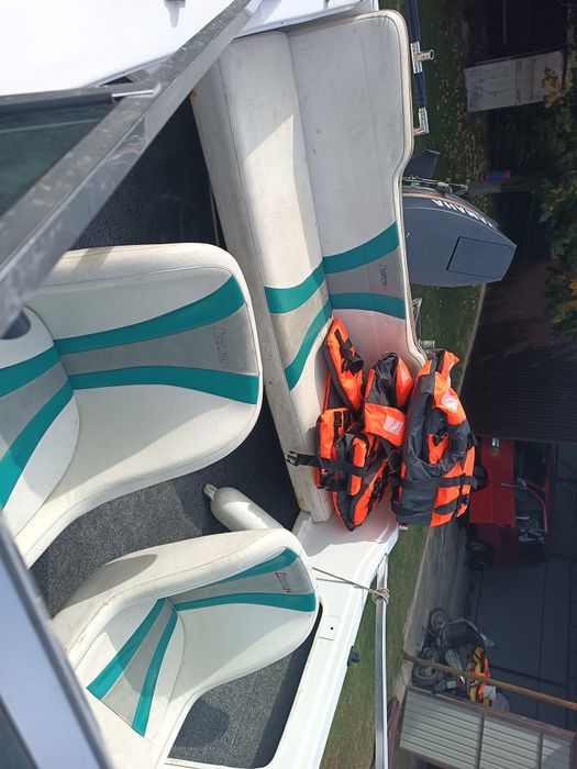 Barca cu motor Yamaha 40cp și peridoc înmatriculat