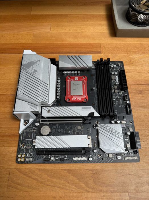 Kit placa de baza Aorus Elite AX B760M + Intel 12600K