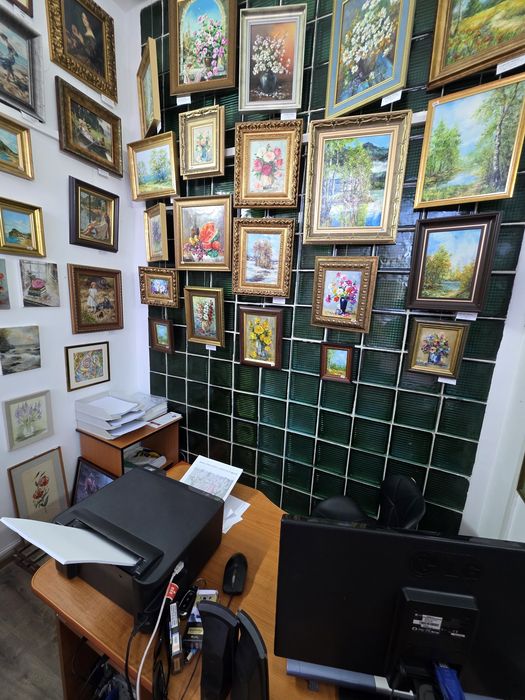 Vând afacere la cheie: atelier profesional de înrămari si mică galerie de arta