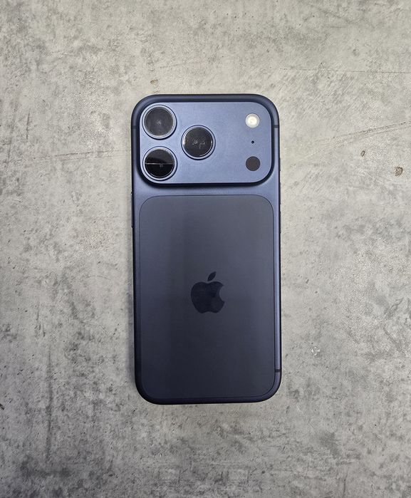 Apple iPhone 17 Pro  Перфектен !!! Z-11293