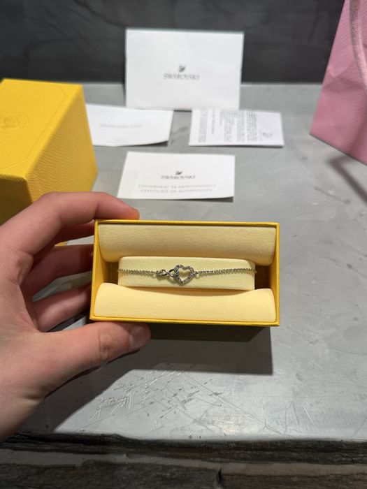 ЧИСТО НОВА 100% оригинална Swarovski дамска гривна