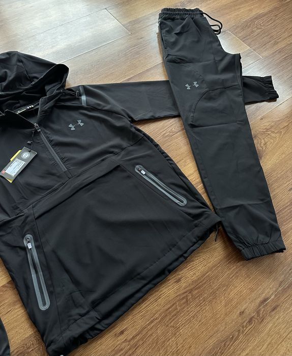 Мъжки,шушлеков,черен екип Under Armour с гумирано лого