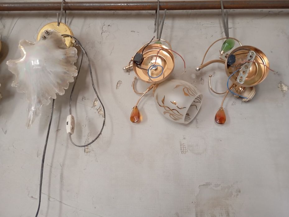 Продам настенные светильники