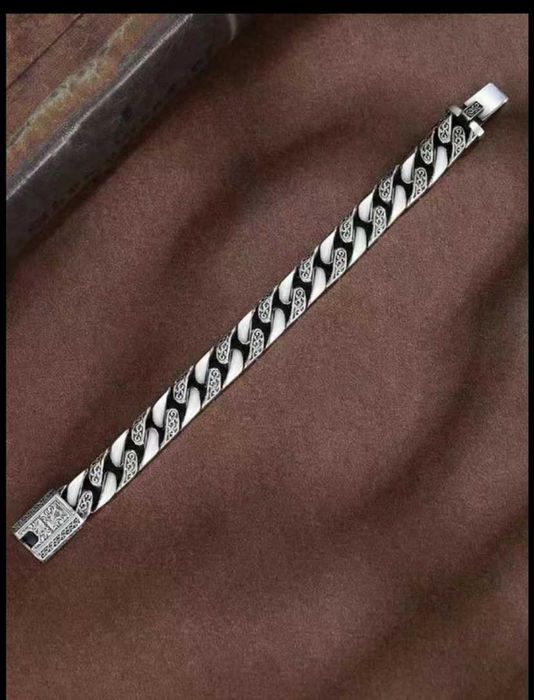 Стильный, модный,  мужской браслет.