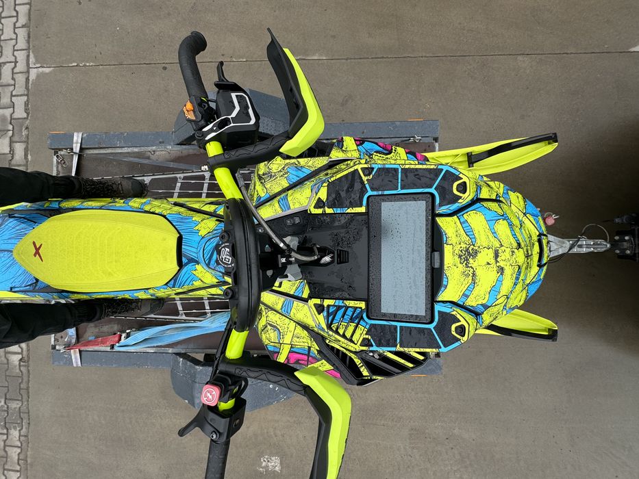 Snowmobile ski-doo summit x expert 850 e-tech turbo R shot TOUCHSCREEN