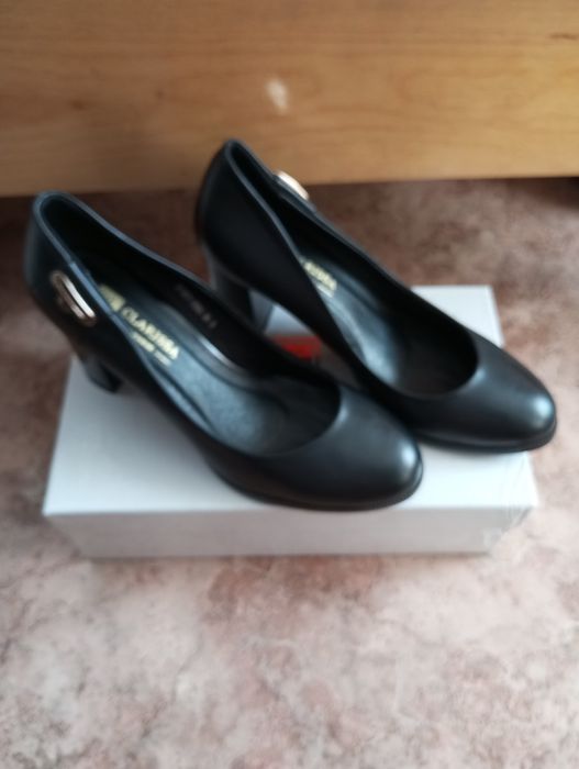 Продам новые туфли