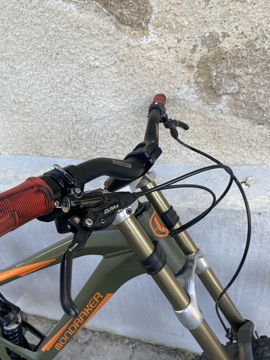 Vând bicicletă mondraker dh