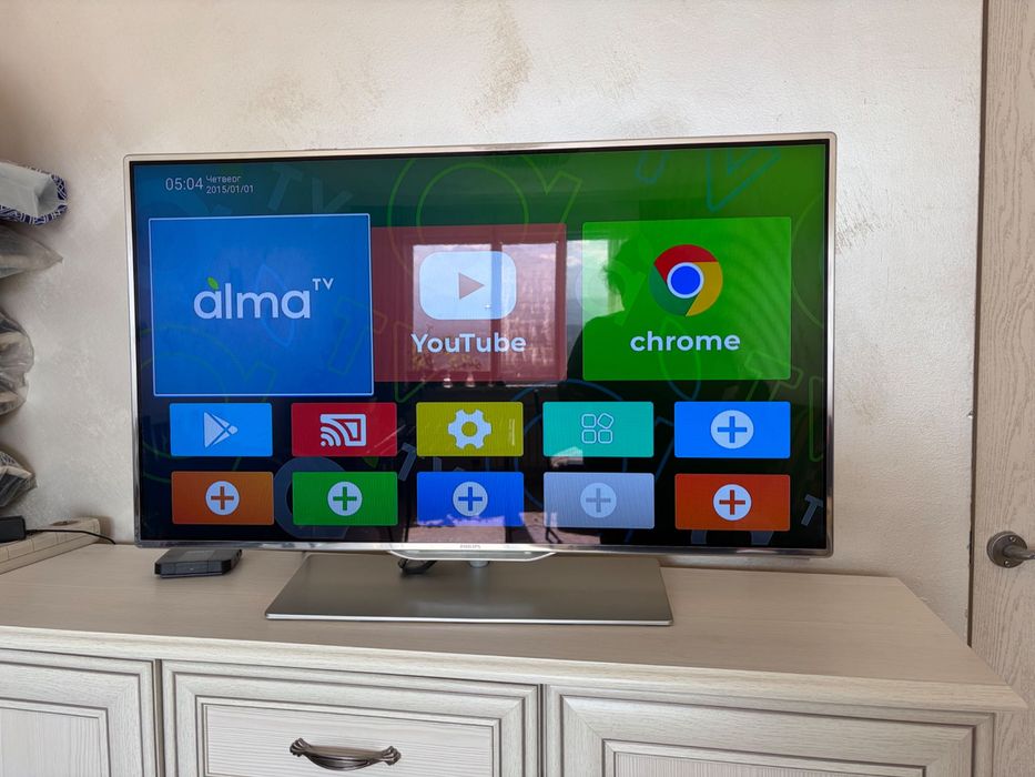 Телевизор Smart Philips Есть Wi-Fi и функции Smart TV.