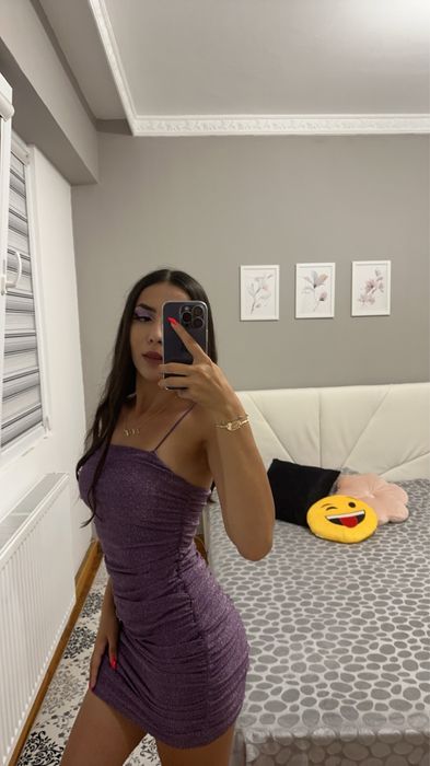 Блестяща рокля по тялото