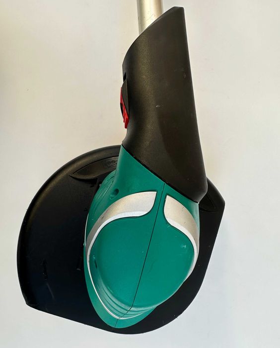 BOSCH ART 26-18 Li - Акумулаторен тример 18V 3.0Ah перфектен!