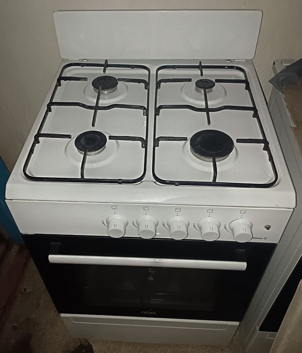 Газовую плиту продам