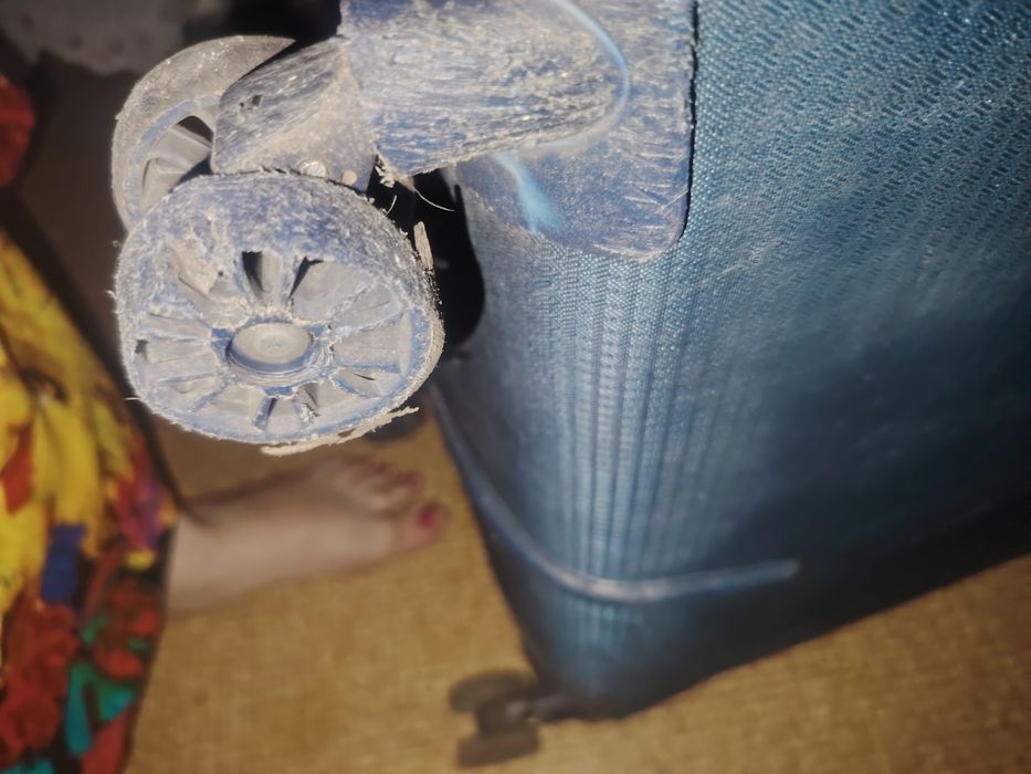 Продаю чемодан б у