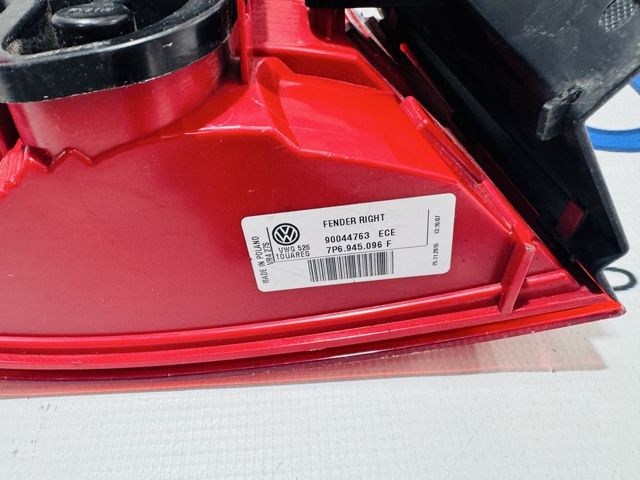 Stop dreapta pe aripa VW Touareg 7P dupa 2010 cod 7P6945096F