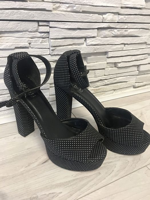 Дамски сандали