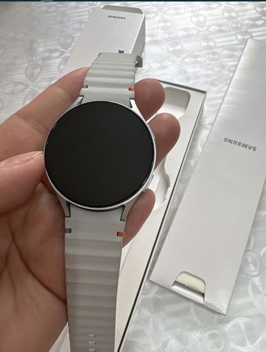 Продам смарт часы samsung watch 7