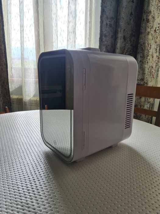 Продам холодильник для косметики