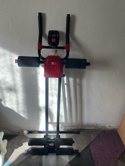 Силовой тренажёр пресс-машина