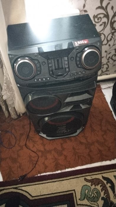 Продам музыкальный центр LG CL98