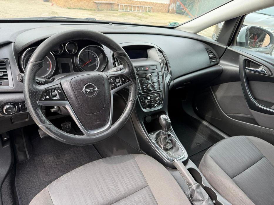 Opel astra j an 2011