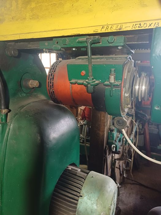 Motor de curent continu .. 4 Kv  x 75 V x 110 A.