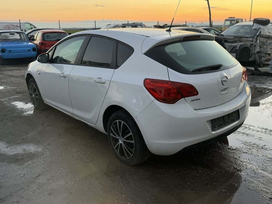 Opel Astra (J) Опел Астра 2010-2018.На части
Двигател 1.4 Бензин, 100к
