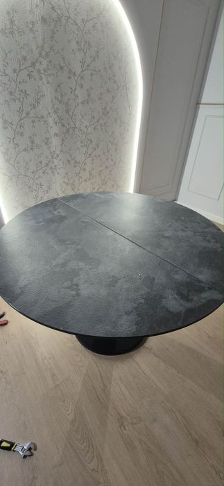 Masa rotunda extensibila neagra!