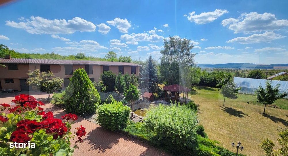 Apartament cu 3 camere, 80 mp, 3.000 mp teren, zona Reghin — fotografia 1