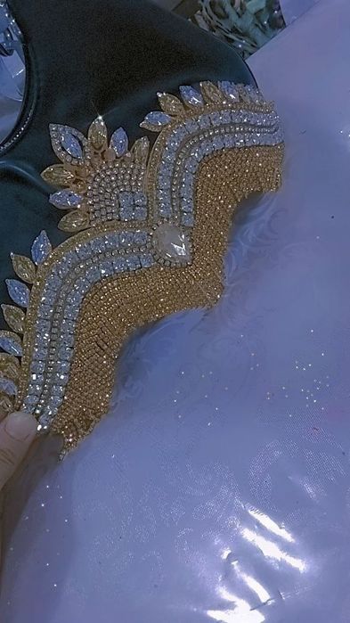 Tillaqoshlar sotiladi