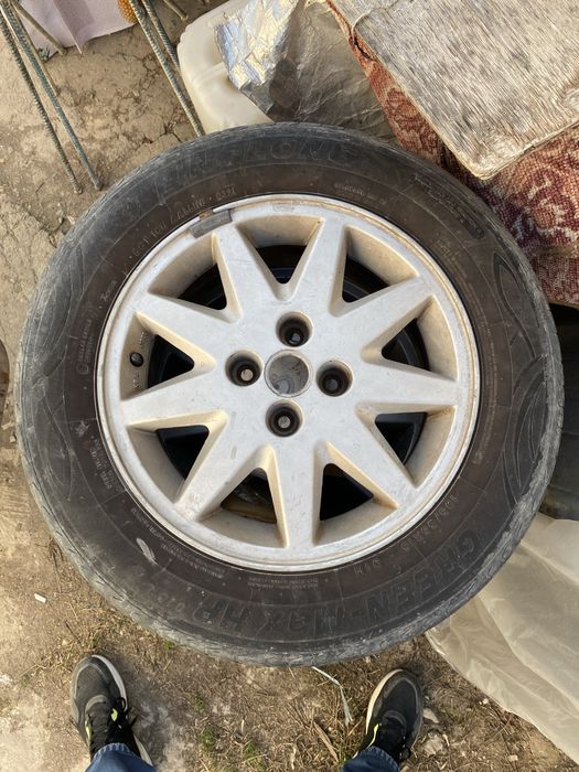 Продам диски с шинами на пассат