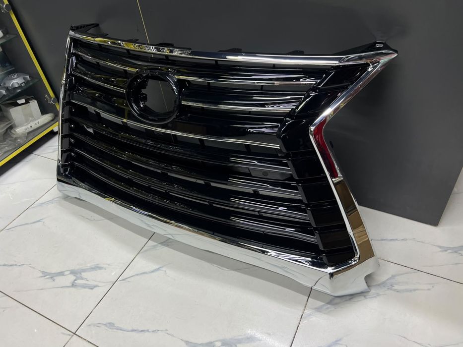 Решетка радиатора на LEXUS 570