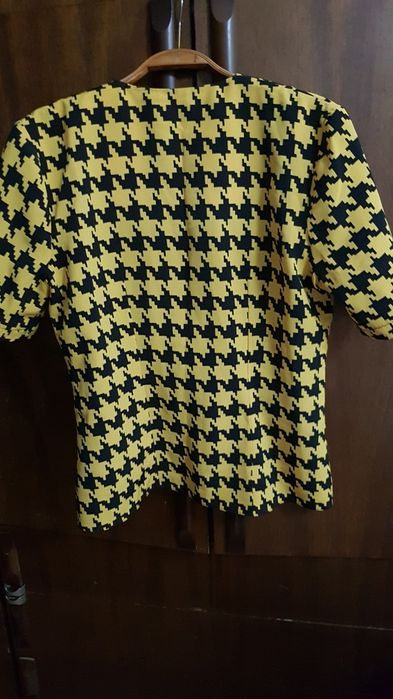 Дамски костюм - сако и пола