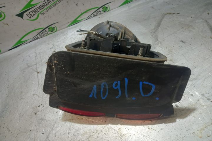 Lampa / Tripla stop dreapta pe aripa Renault Laguna prima generatie (