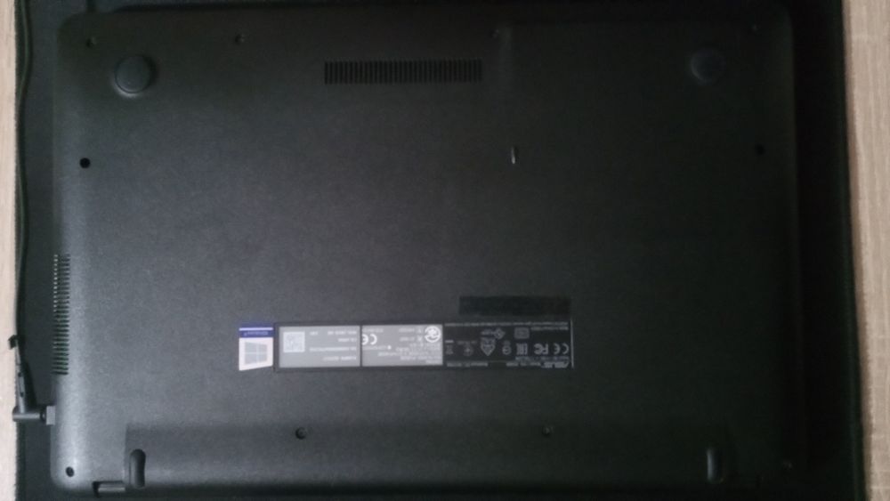 Laptop Asus x540Ma(merge doar cu încărcătorul în priză)